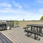 Salmonberry Studio In Wallingford - 97 Walkscore!