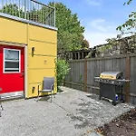 Salmonberry Studio In Wallingford - 97 Walkscore!