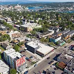 Salmonberry Studio In Wallingford - 97 Walkscore!